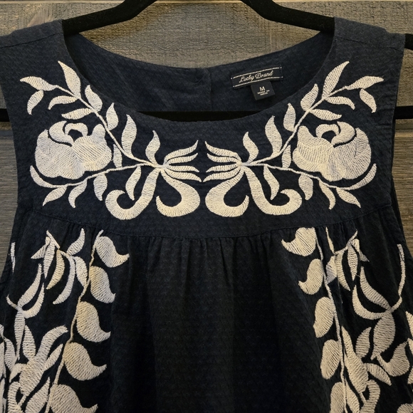 Lucky Brand Navy Embroidered Tank Medium - Picture 2 of 9